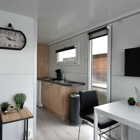 Дом отдыха Cosy Floating Boatlodge, 