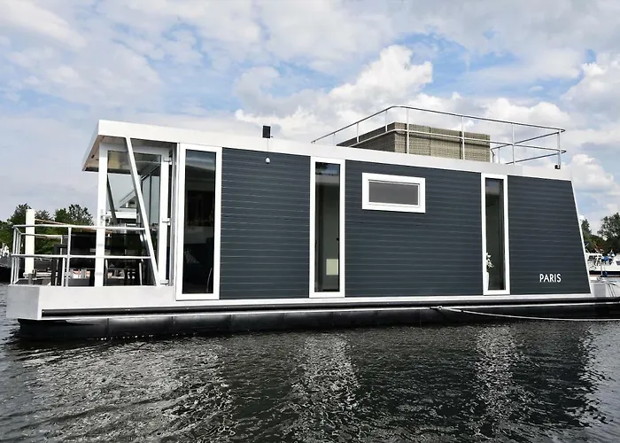 Cosy Floating Boatlodge, 