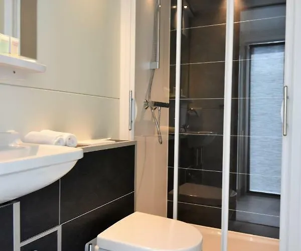 Cosy Floating Boatlodge, 