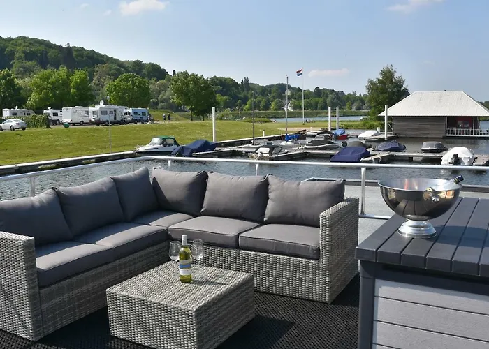 Vakantiehuis Cosy Floating Boatlodge, 