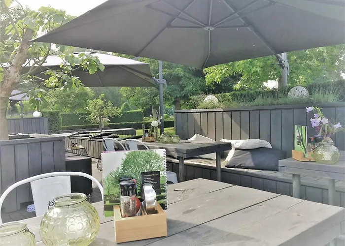 Cosy Floating Boatlodge, 